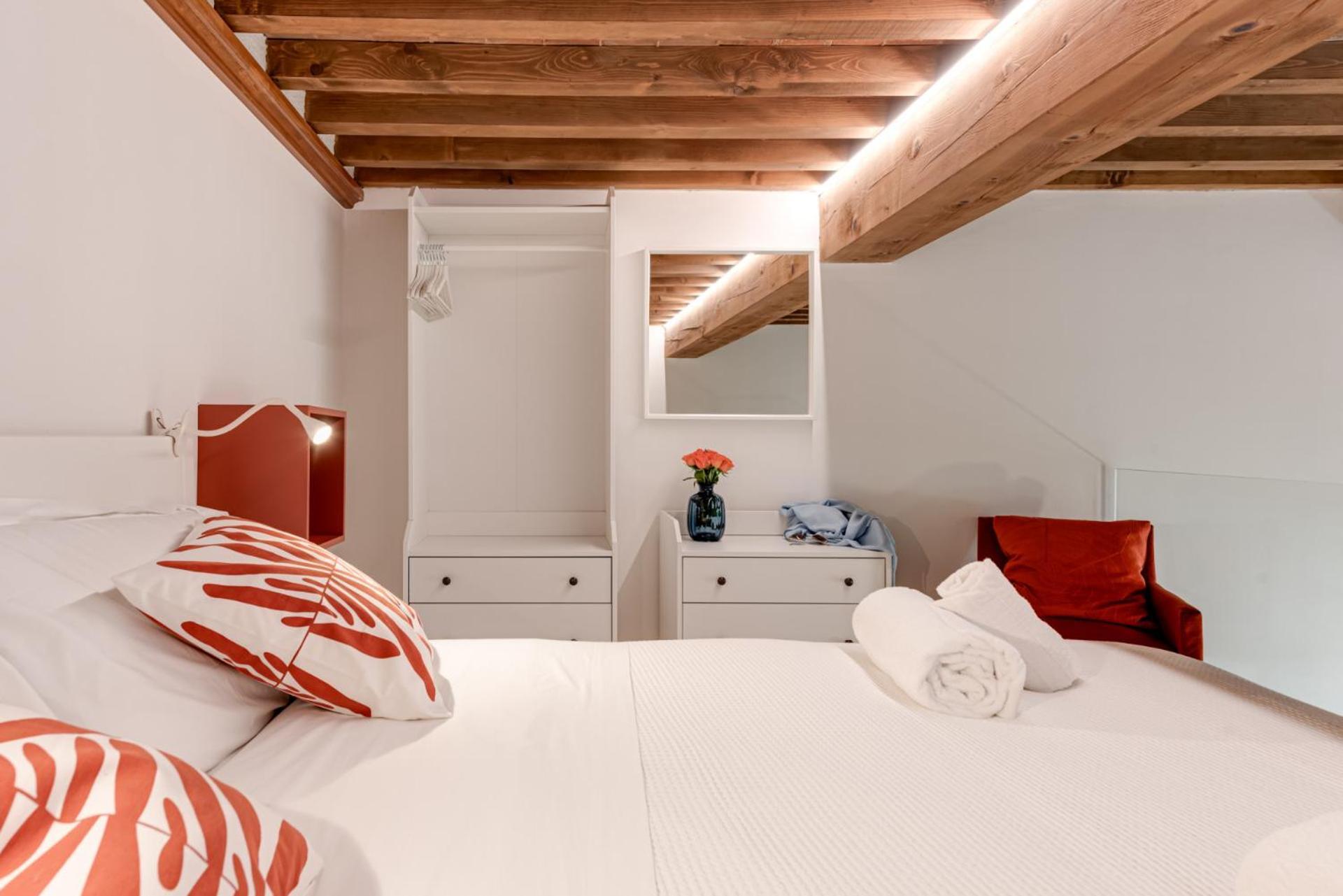 Apartment Tommy - Sweet Dreams In *